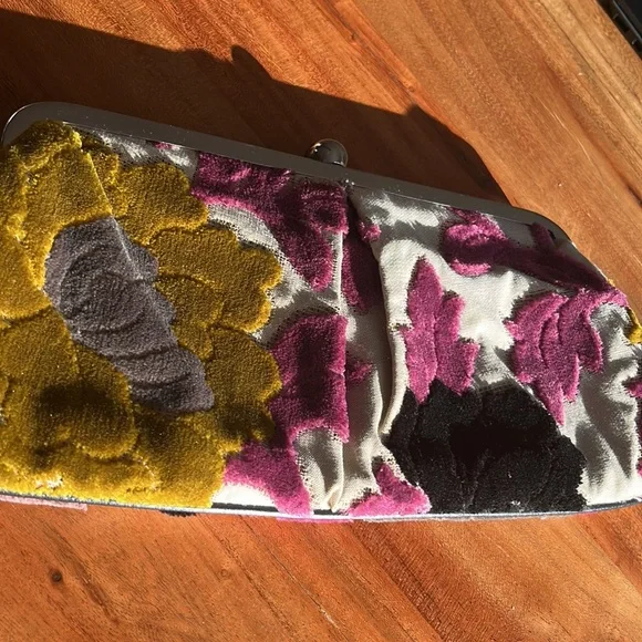 Glenda Gies Clutch Tapestry Purse - Picture 10 of 10